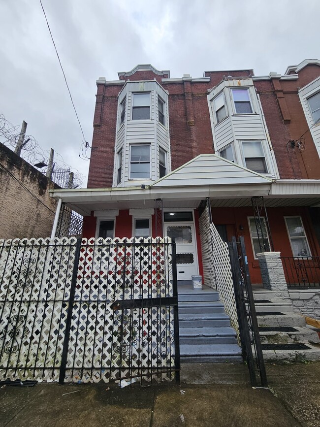 Building Photo - 5210 Master St