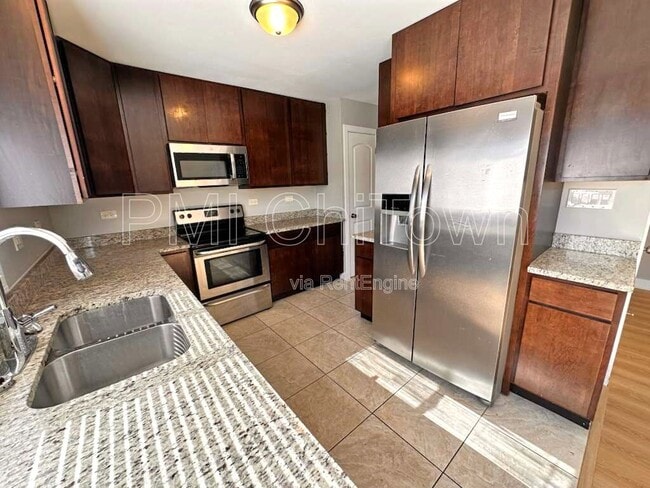 Building Photo - 1117 Ct B