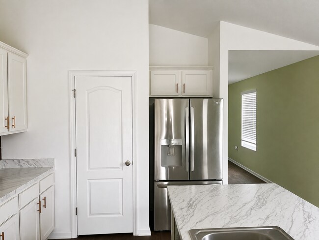 Foto del edificio - Almost-New 3 Bedroom Rental with Stunning Pond Views in The Arbors!