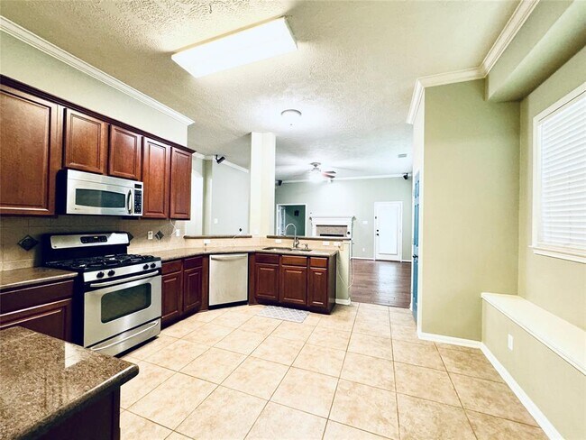 Foto del edificio - 242 Fairwind Trail Dr