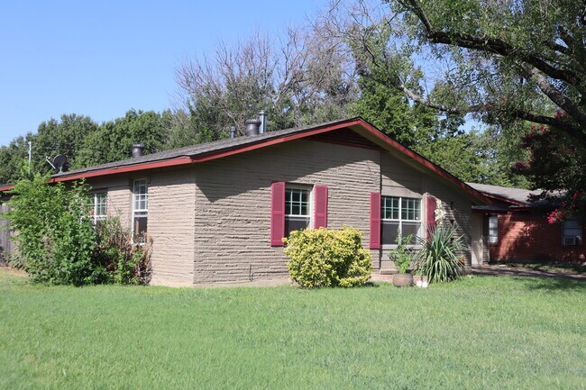 Foto del edificio - 3418 Princeton Dr