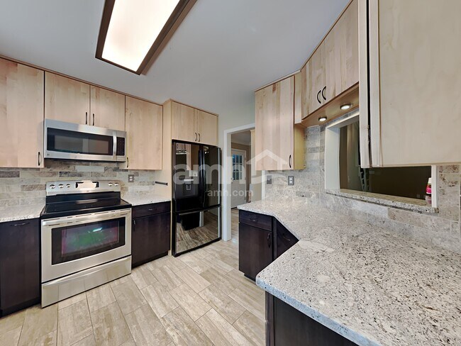 Building Photo - 4465 Jessica Drive
