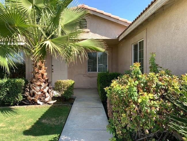 Building Photo - 5404 El Palacio Dr