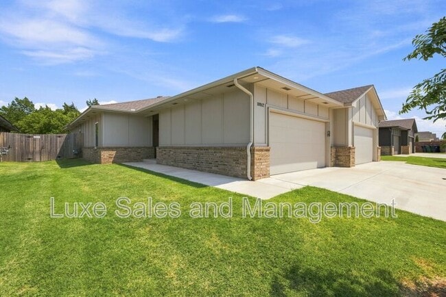 Photo - 10912 Oak Hollow Drive House