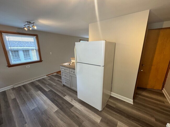 Foto del edificio - 326 Elm Dr