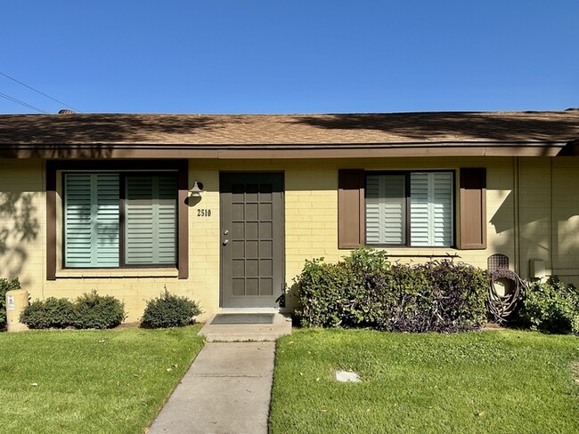 Building Photo - Gorgeous Updated Encanto Park Townhome