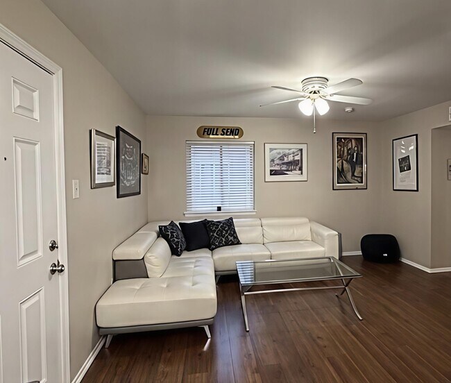 Sala de estar/familiar - 500 Lake Marina Dr