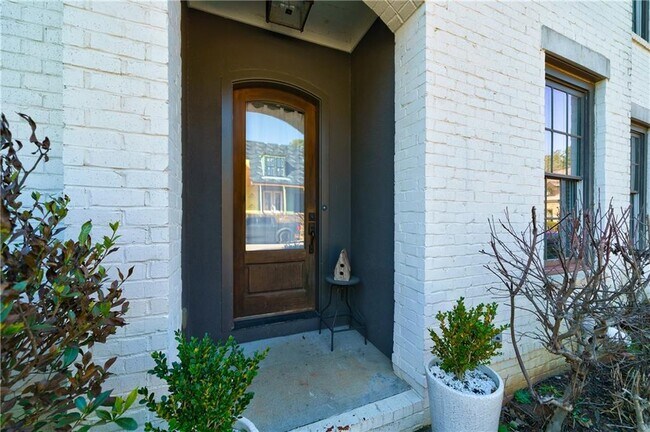 Building Photo - 10608 Serenbe Ln