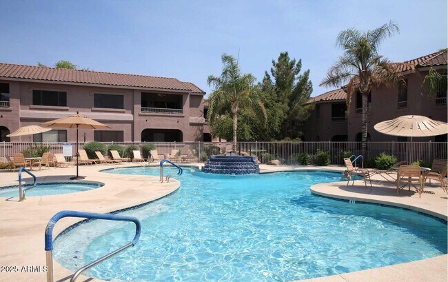 Foto del edificio - 9455 E Raintree Dr