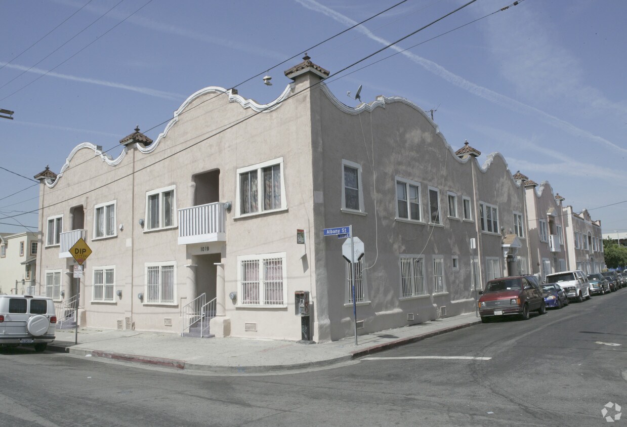 Foto principal - 1019 Albany St