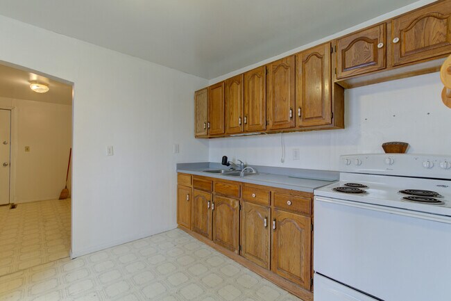 Building Photo - 856 S Conwell St