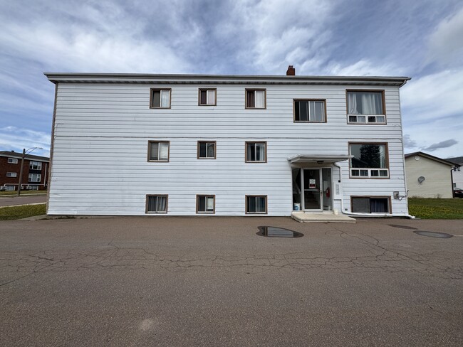 Building Photo - 17 Joyce Ave