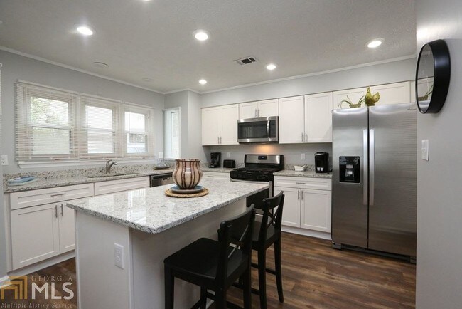 Foto del edificio - 3120 Maple Ln