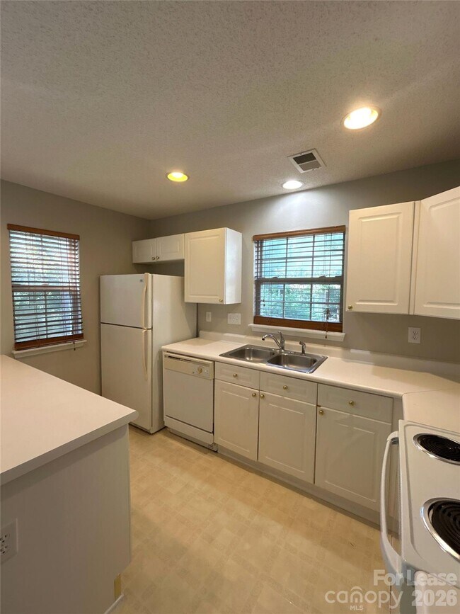 Foto del edificio - 6041 Cougar Ln