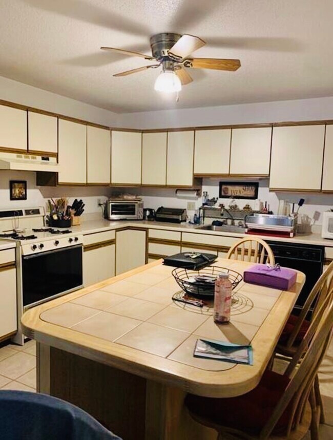 Foto del edificio - 3289 Acushnet Ave