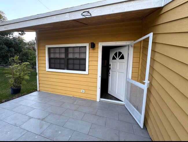 Foto del edificio - 5239 Club Rd