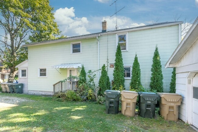 Building Photo - 112 N Few St