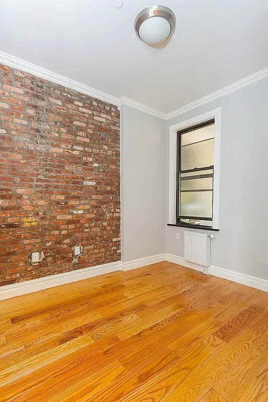 Building Photo - 202 E 13th St