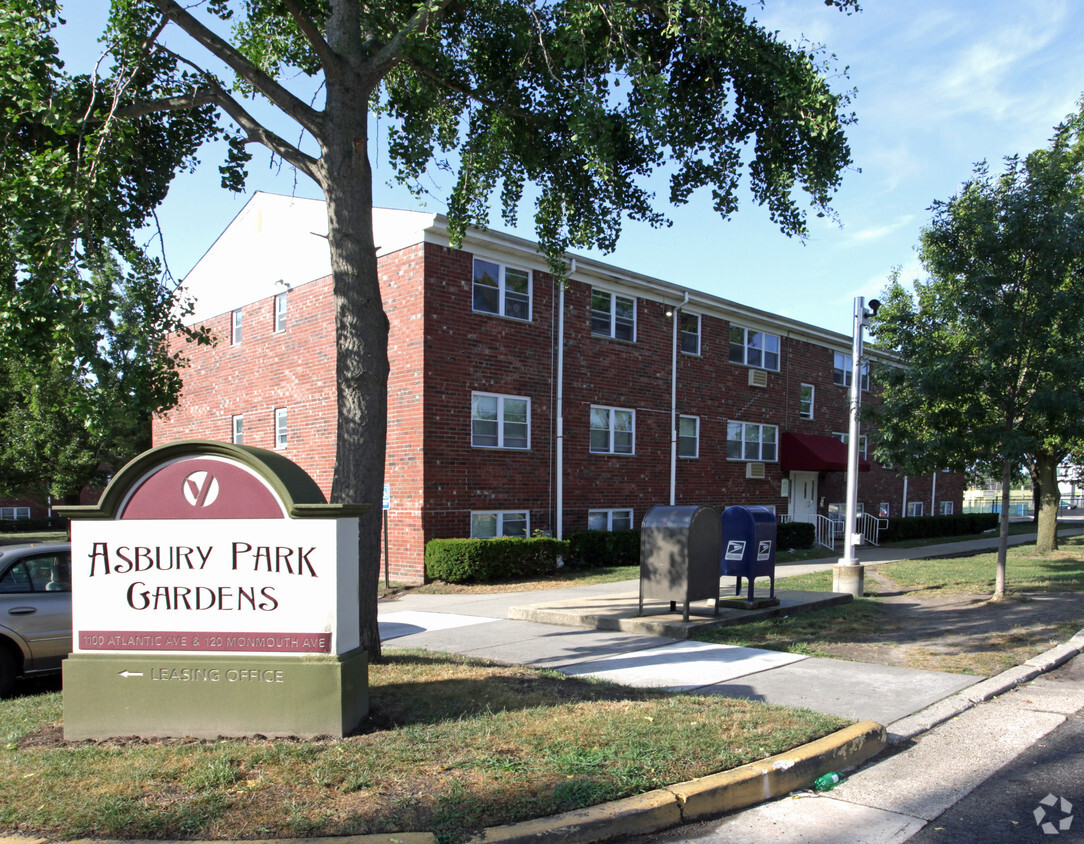 Primary Photo - Stephen Manor