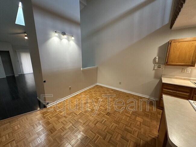 Foto del edificio - 235 Ewing Dr