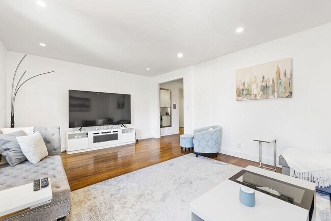 Foto del edificio - 1490 Beacon St