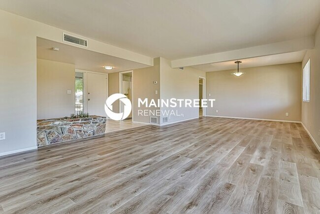 Building Photo - 4 Bedroom Pet-Friendly Home in Mesa, AZ with Main Street Renewal
