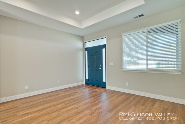 Building Photo - 2368 Tulip Rd