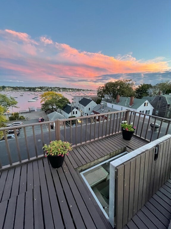 Building Photo - 72 Front St