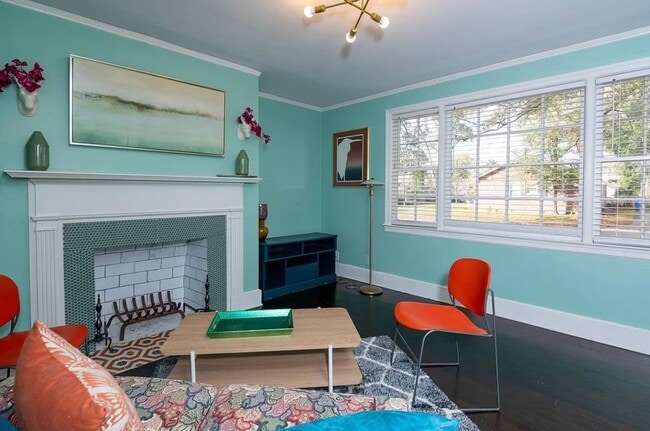 Building Photo - 2 Bedroom, 1 Bath in Melrose Heights - Ava...