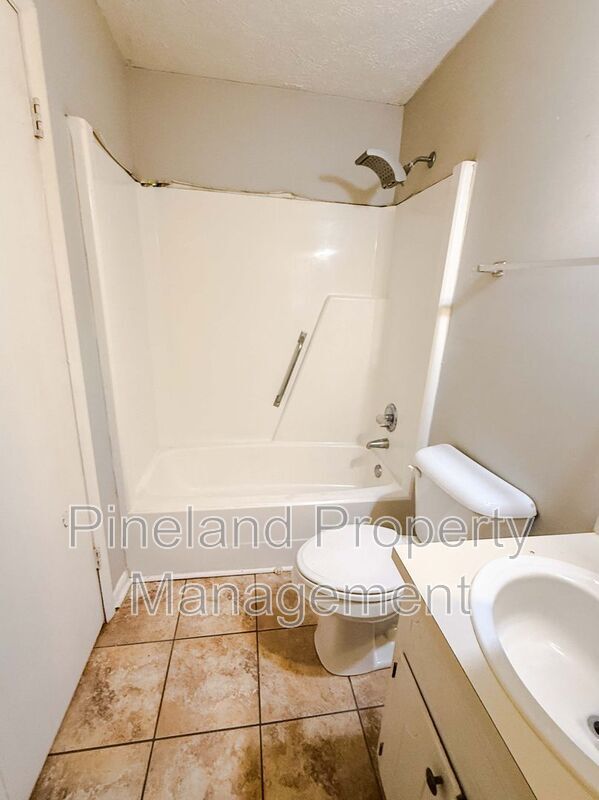 Building Photo - 6453 Rockford Dr