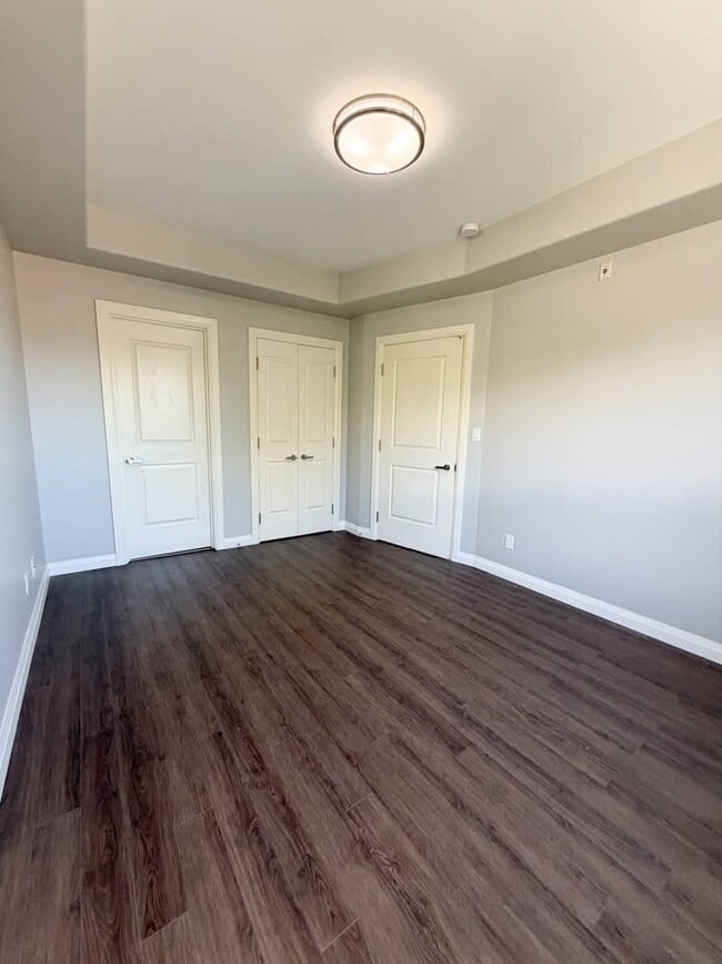 Building Photo - 347 Hyland Dr