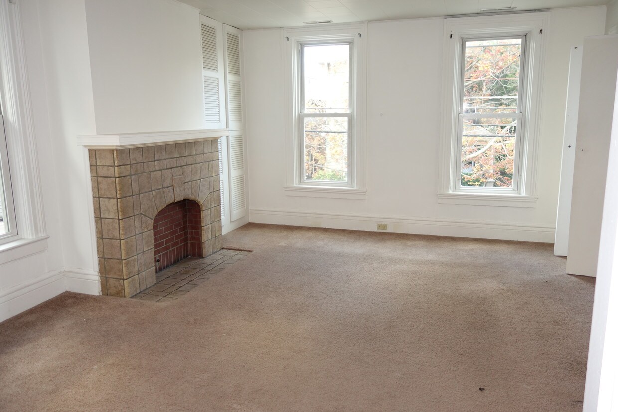 Living room - 311 W 9th St