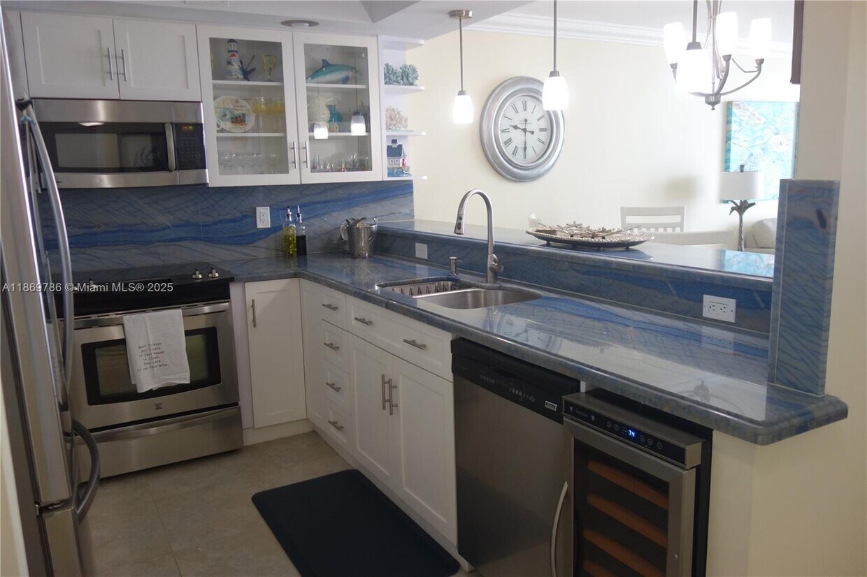 Foto principal - 5701 Collins Ave