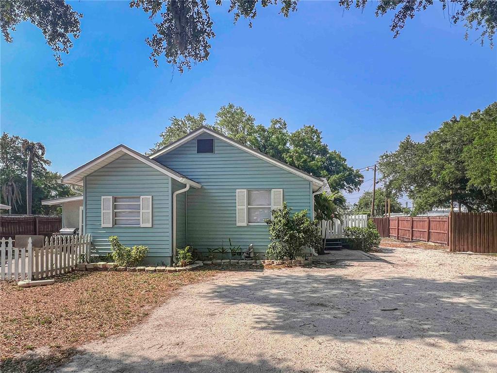 Foto principal - 2137 Roselawn St