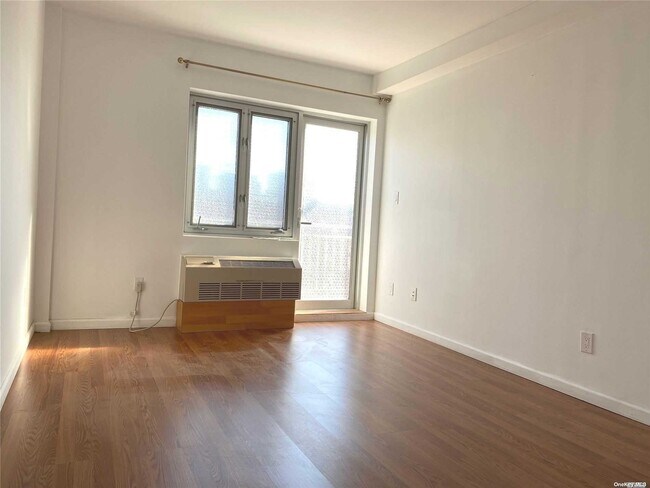 Foto del edificio - 71-33 162nd St
