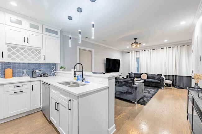 Foto del edificio - 4634 S Langley Ave