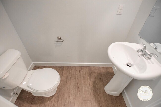 Foto del edificio - Income-restricted. Brand New Smart Town Ho...