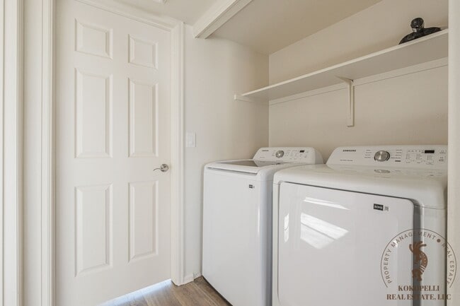 Building Photo - 1138 E Carolina Ave