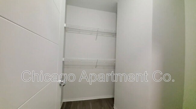 Foto del edificio - 801 W Adams St