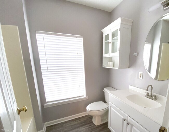 Foto del edificio - 2 br, 1 bath Triplex - 212 East Huntingdon...