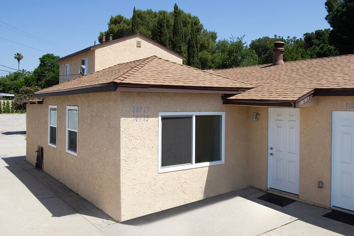 Foto principal - 10709 Sherman Pl