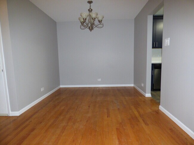 Building Photo - 1333 E Evergreen Dr