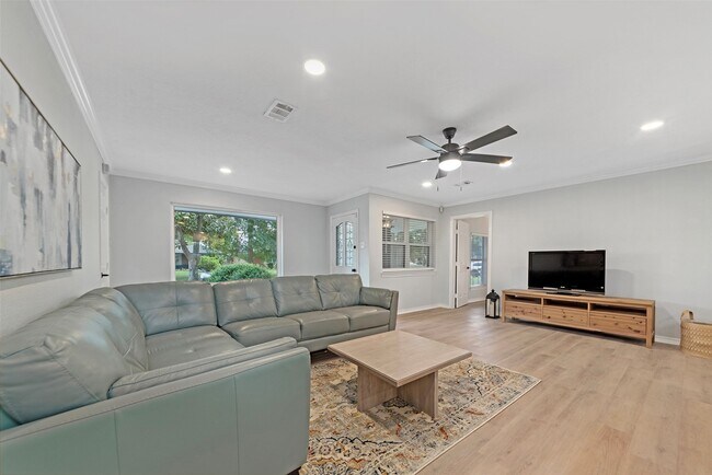 Building Photo - 5414 Libbey Dr