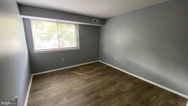 Foto del edificio - 11354 Cherry Hill Rd