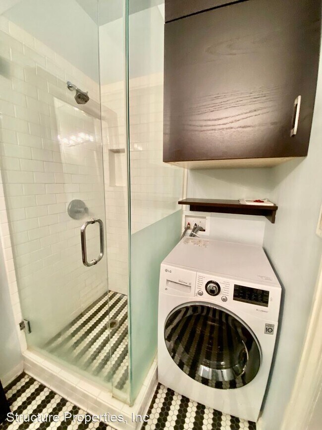 Building Photo - Studio, 1 bath House - 725 Pine Street #304