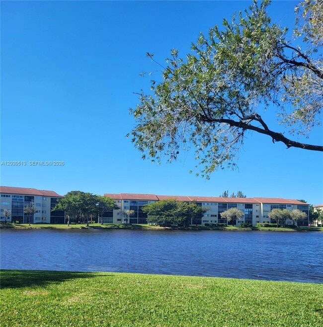 Foto del edificio - 13705 SW 12th St