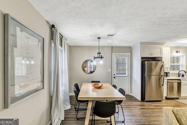 Foto del edificio - 3017 Valley View Dr