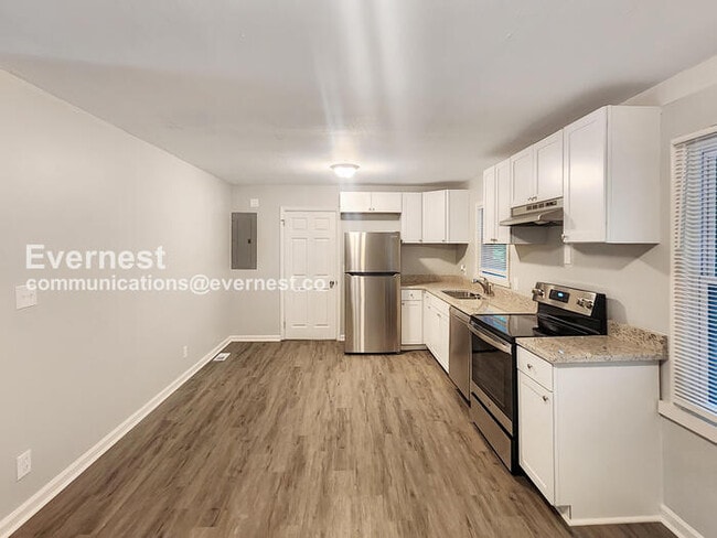 Building Photo - 3 Bed/2 Bath Home with Off-Street Parking / Pet-Friendly / Coming Soon!