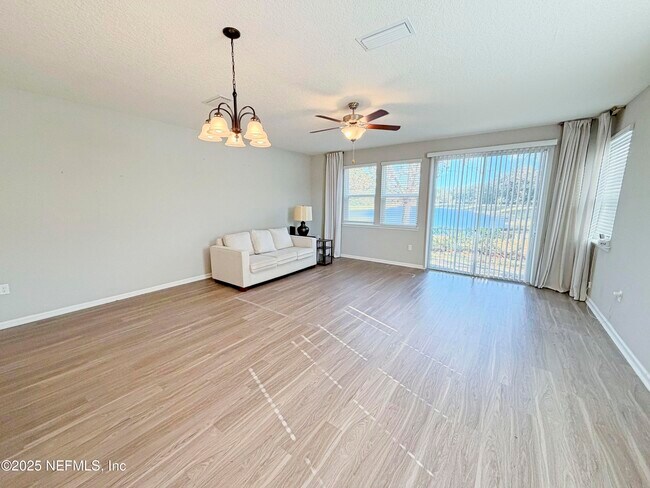 Foto del edificio - 13295 Didymus Dr