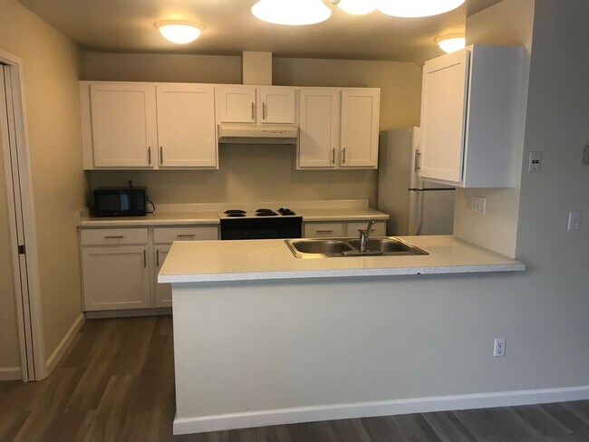 Foto del edificio - Charming and Conveniently Located Townhome...